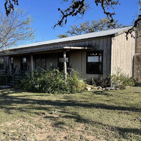 West 1077 Guest Ranch - Retreat Bed & Breakfast Tarpley Bagian luar foto