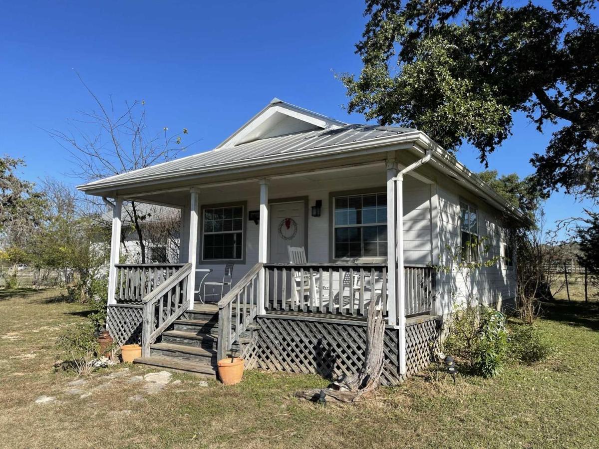 West 1077 Guest Ranch - Retreat Bed & Breakfast Tarpley Bagian luar foto