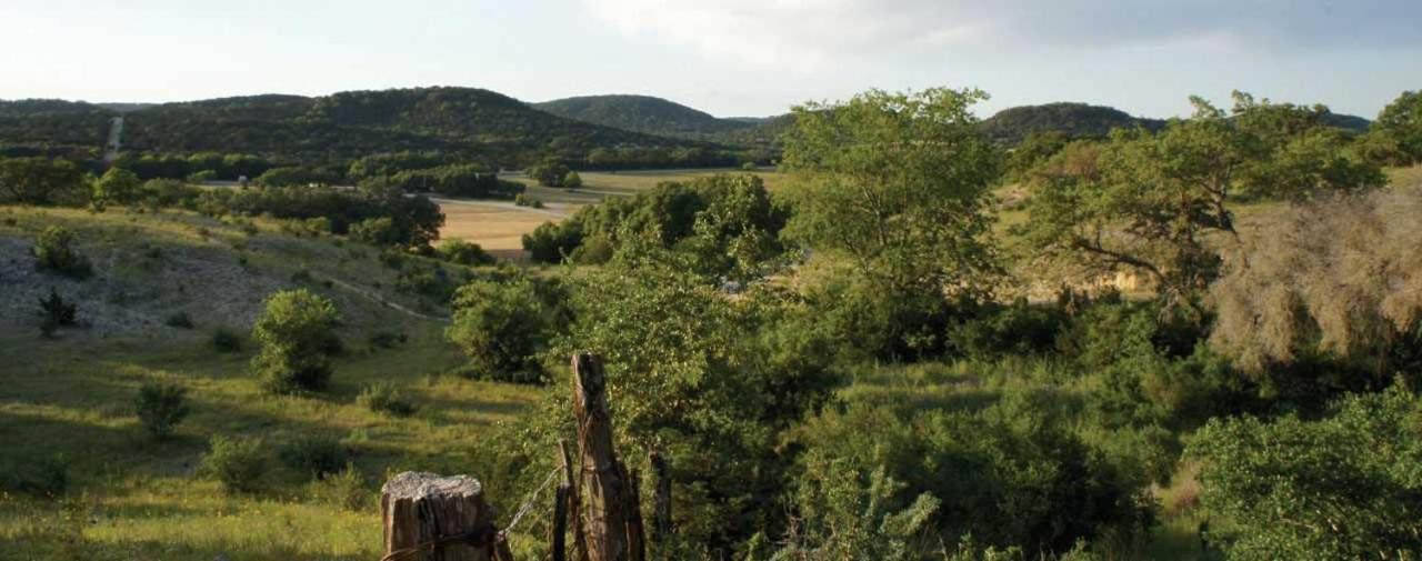 West 1077 Guest Ranch - Retreat Bed & Breakfast Tarpley Bagian luar foto