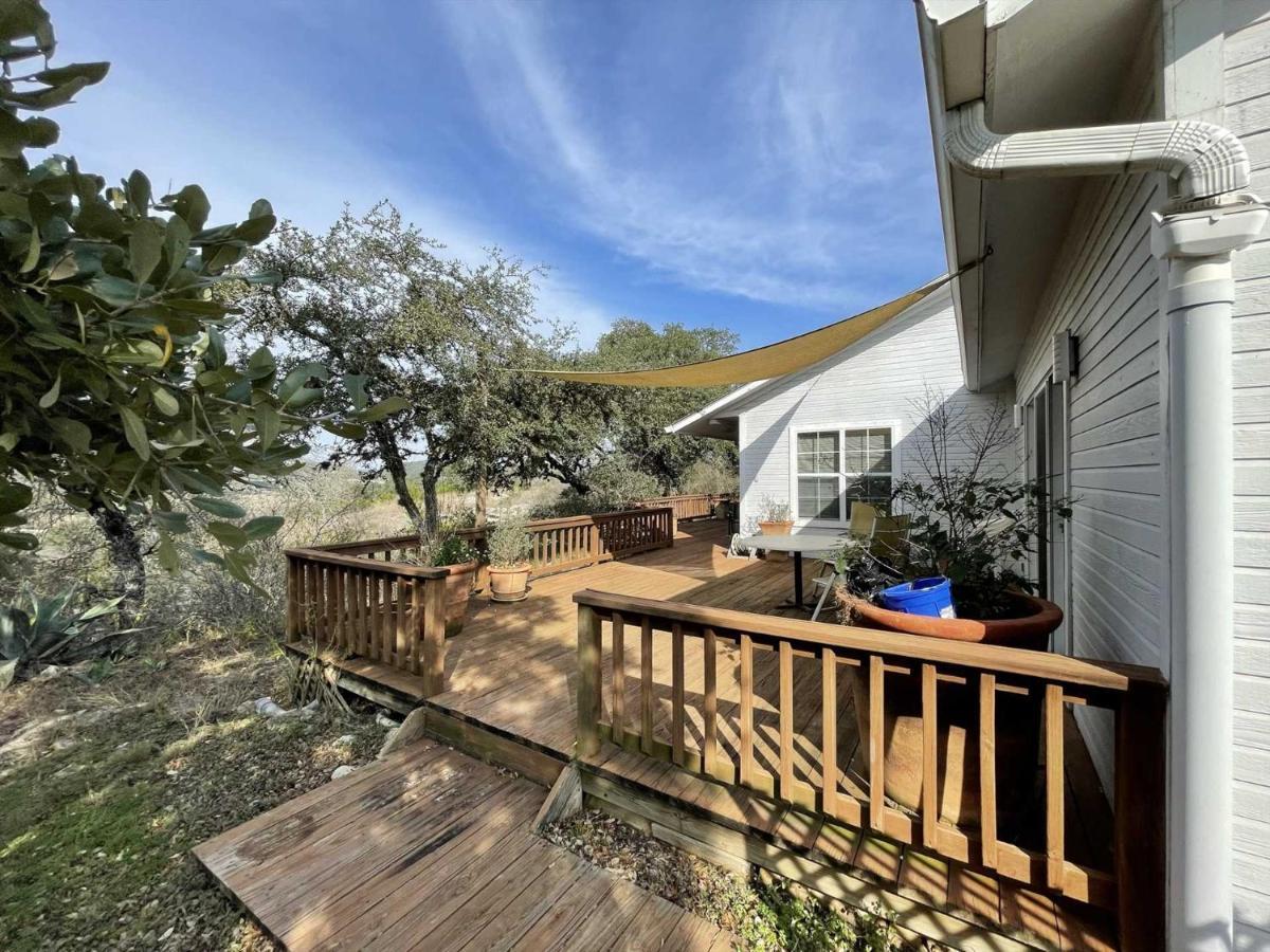 West 1077 Guest Ranch - Retreat Bed & Breakfast Tarpley Bagian luar foto