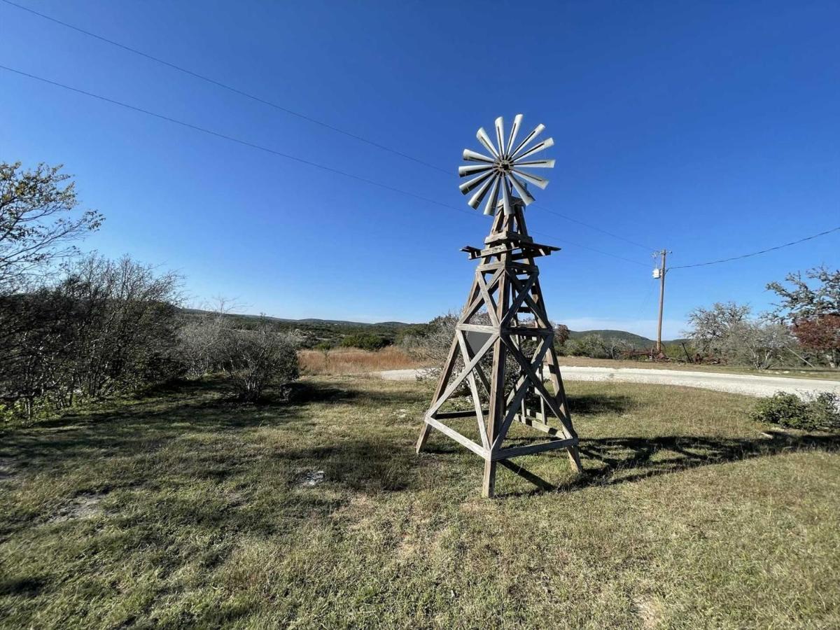 West 1077 Guest Ranch - Retreat Bed & Breakfast Tarpley Bagian luar foto