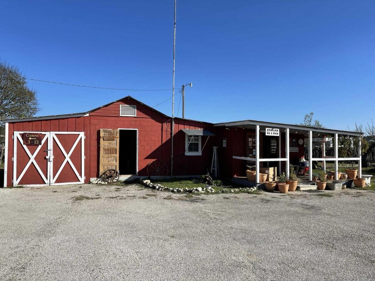 West 1077 Guest Ranch - Retreat Bed & Breakfast Tarpley Bagian luar foto