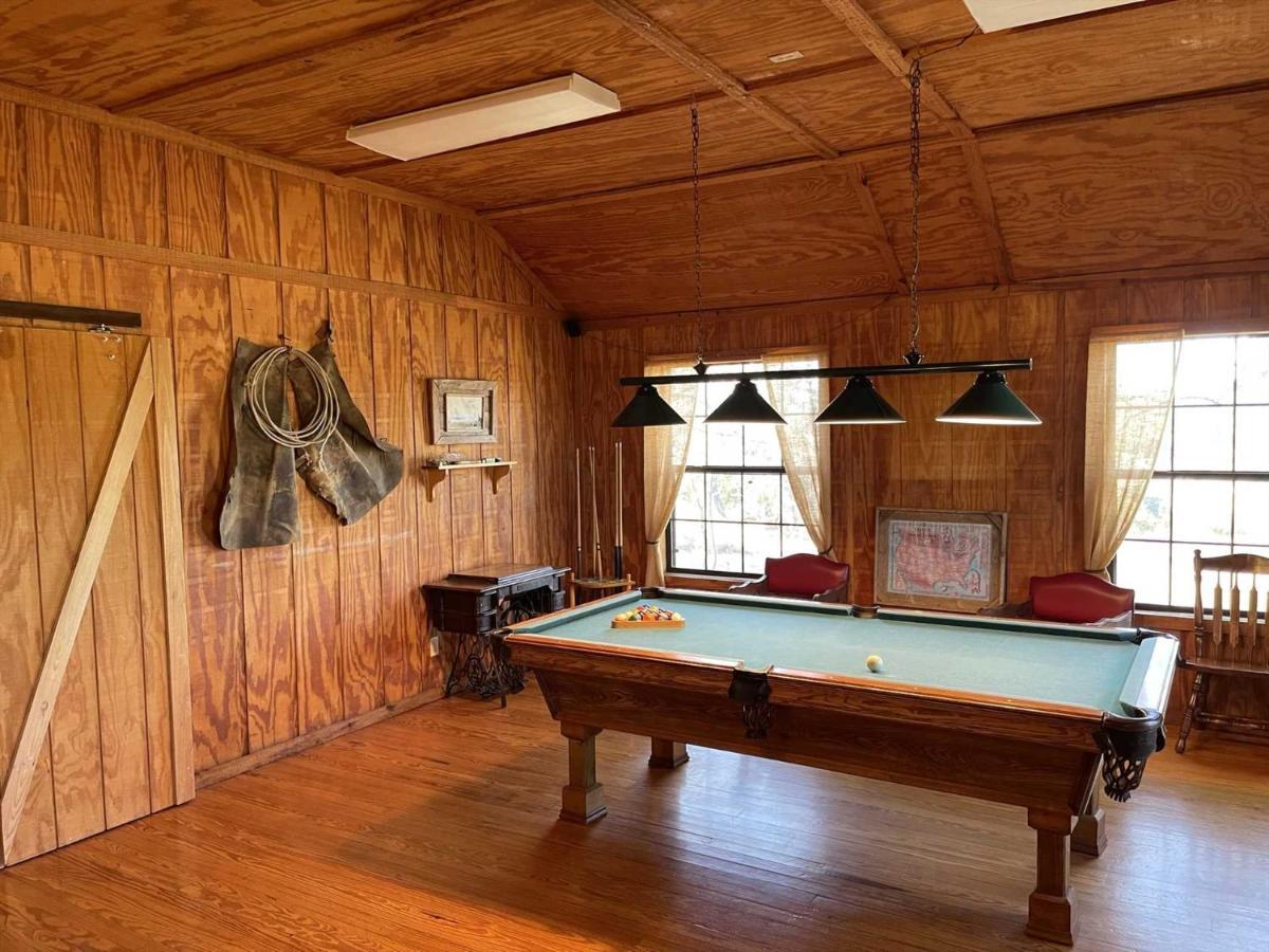 West 1077 Guest Ranch - Retreat Bed & Breakfast Tarpley Bagian luar foto
