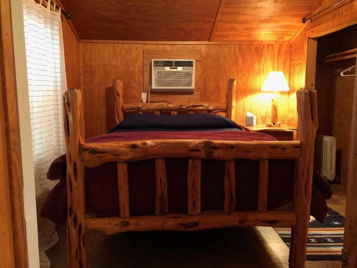 West 1077 Guest Ranch - Retreat Bed & Breakfast Tarpley Bagian luar foto