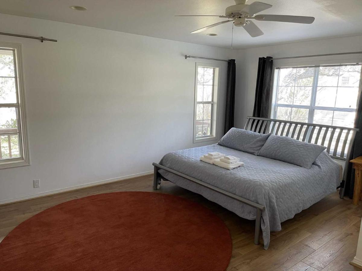 West 1077 Guest Ranch - Retreat Bed & Breakfast Tarpley Bagian luar foto