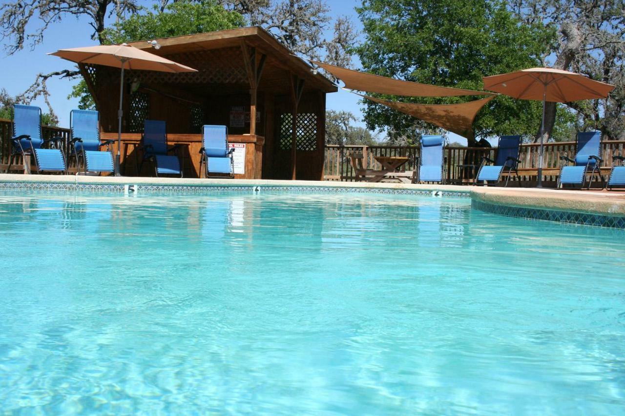 West 1077 Guest Ranch - Retreat Bed & Breakfast Tarpley Bagian luar foto
